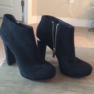MICHAEL KORS - Black Suede Booties